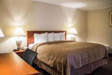 هتل Baymont By Wyndham Youngstown