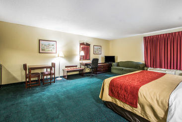 هتل Super 8 By Wyndham Montgomery I65