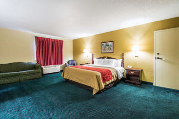 هتل Super 8 By Wyndham Montgomery I65