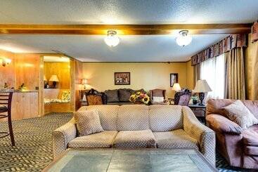 فندق Fireside Inn And Suites