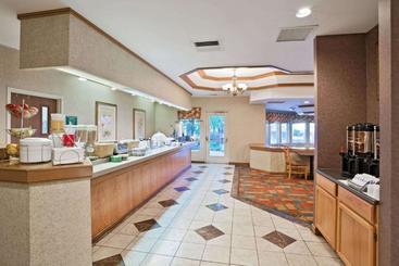 هتل La Quinta By Wyndham Overland Park