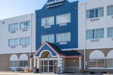 هتل Americinn By Wyndham Cedar Rapids North