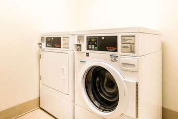 هتل Comfort Suites Normal University Area