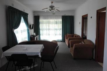تختخواب و صبحانه Balcony Manor