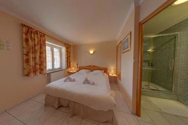 호텔 Logis   Hôtel & Restaurant L Envie Des Mets