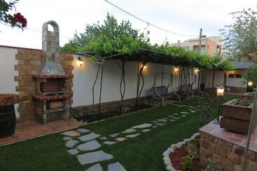 پانسیون Aurora Guest House