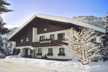 تختخواب و صبحانه Pension Montana