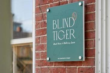 هتل Blind Tiger Portland   Danforth Street