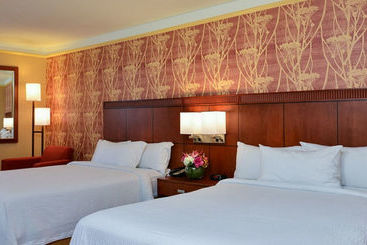 هتل Courtyard New York LaGuardia Airport