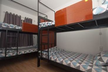 The Prince Of Whales Hostel & Bar