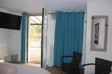تختخواب و صبحانه Les Chambres Du Houron