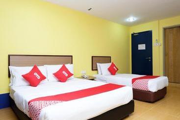 هتل Oyo 89352 Golden Terminal Lodge