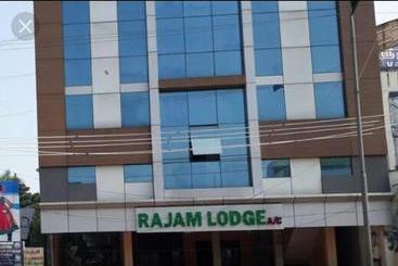 בית מלון כפרי Rajam Residency