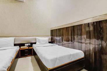 هتل Spot On 49970 Mahadev Guest House