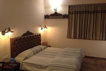 مبيت وإفطار Stayvista At Jasmine Cottage With Outdoor Jacuzzi