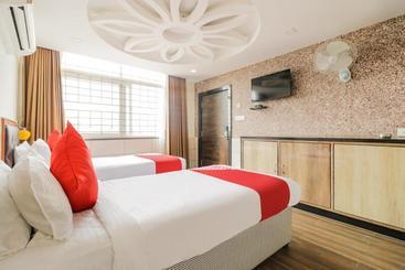 هتل Oyo 8867  Jaya Grand Saver