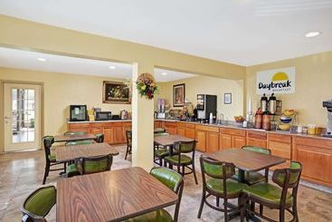 هتل Days Inn By Wyndham Newport News