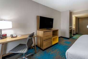 هتل Days Inn & Suites By Wyndham Denver International Airport
