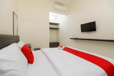 پانسیون Reddoorz@ Cangkring Street Cirebon
