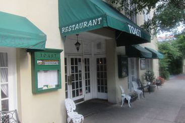 هتل Days Inn By Wyndham Charleston Historic District