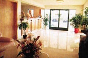 هتل Downey Inn Luxury Suites