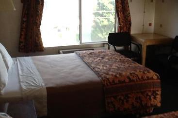 هتل Downey Inn Luxury Suites