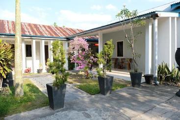 هتل Oyo 1151 Ww House