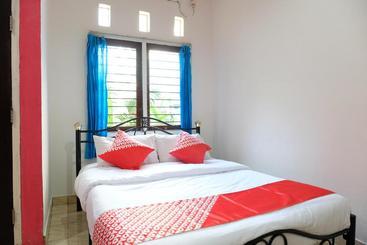 هتل Oyo 1151 Ww House