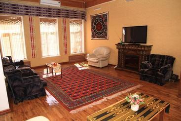 Yellow Hostel Dushanbe