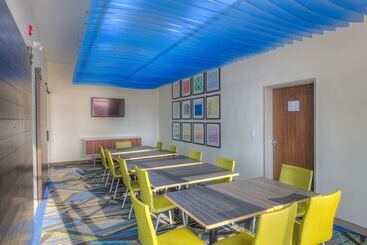 فندق Holiday Inn Express & Suites   Remington, An Ihg