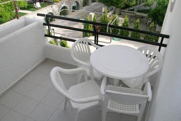 Kamares Apartments εε