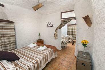 Cuevas Al Qulayat