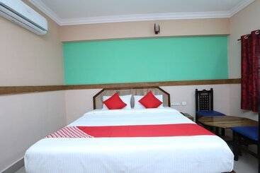 هتل Sanman Regency By Oyo Rooms