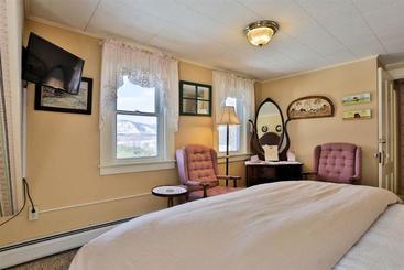 تختخواب و صبحانه Eastman Inn