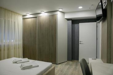پانسیون Fine Suites