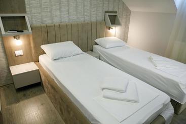 پانسیون Fine Suites