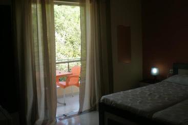 هتل Dhori House Dhermi