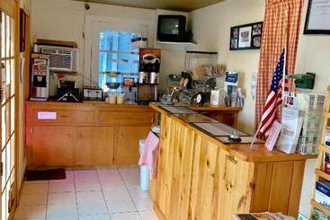 هتل American Inn Lee