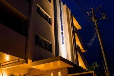 هتل Coldio Yomitan Sunset Villa