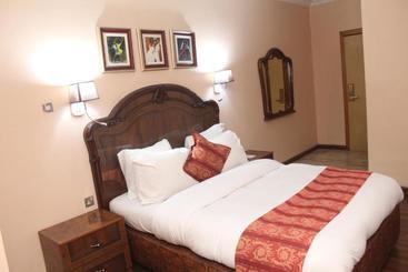 هتل Franklin  And Suites