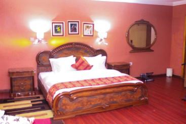 هتل Franklin  And Suites
