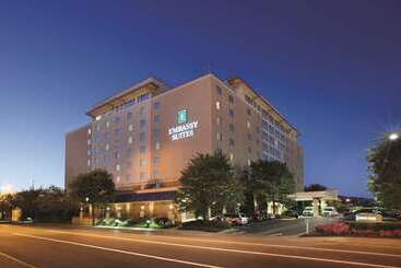 فندق Embassy Suites Charleston