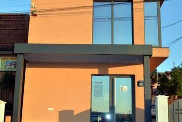 تختخواب و صبحانه Garni Hotel Kaća