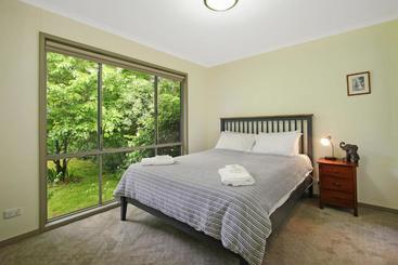 Rail Trail Cottage  Bright