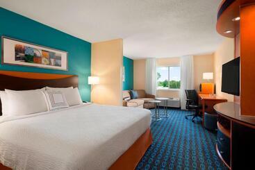 هتل Fairfield Inn & Suites Lansing West