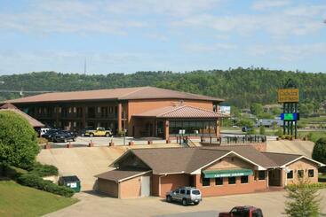 هتل Gadsden Inn And Suites