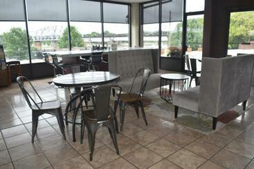 هتل Gadsden Inn And Suites