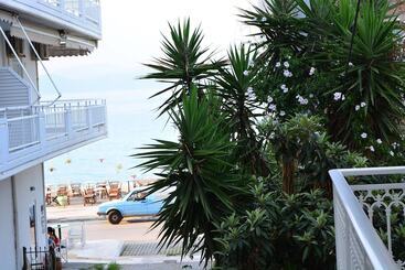 آپارتمانهای توریستها Mara S Apartments
