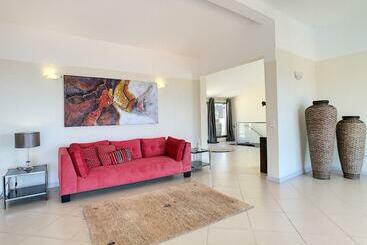 Villa Moniz By Lovelystay
