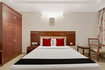 Capital O Elegant Amethyst Business Hotel Near Ragigudda Sri Prasanna Anjaneyaswamy Temple